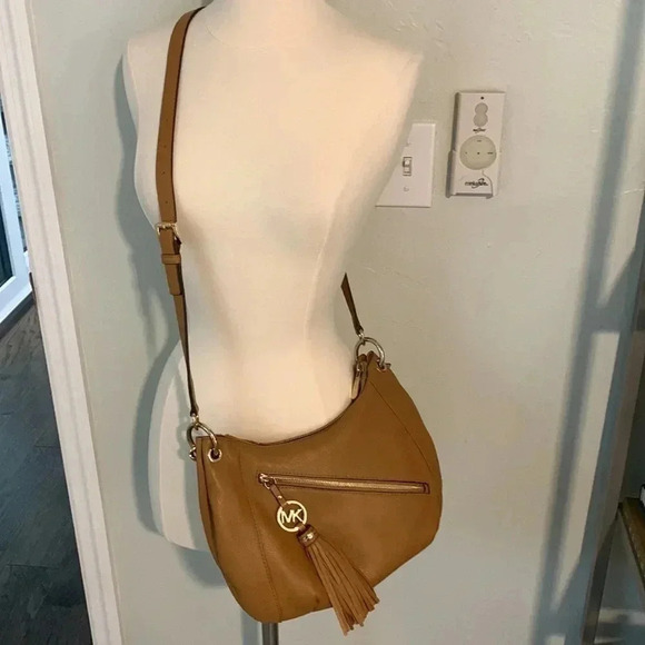 Michael Kors tan/brown leather purse - Picture 2 of 10